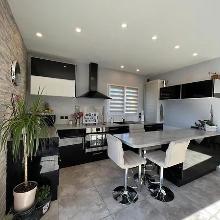 Prázdninový dům Maison Avec Piscine Privee Entierement Climatisee *
